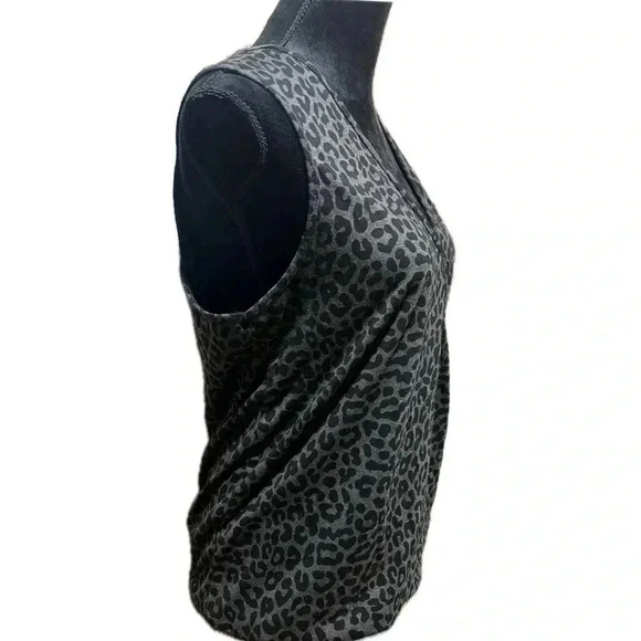 🔵Lemon tart gray and black sleeveless animal print wrap top XL - Picture 2 of 6